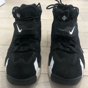 Nike Diamond Turf 2017 Sneakers- mens 9/ womens 11